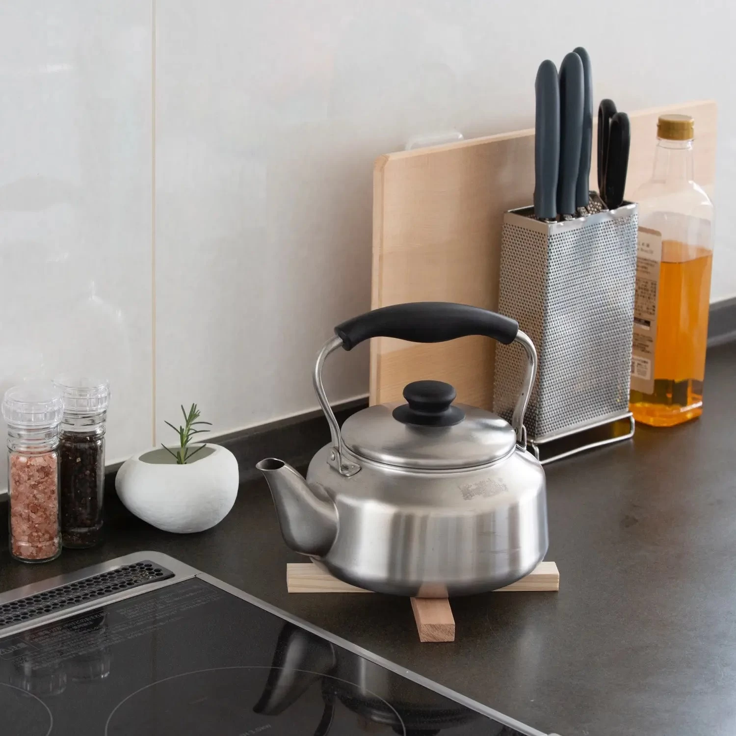 Sori Yanagi Stainless Steel Induction Kettle 8 Sori Yanagi Stainless Steel Induction Kettle - Image 6