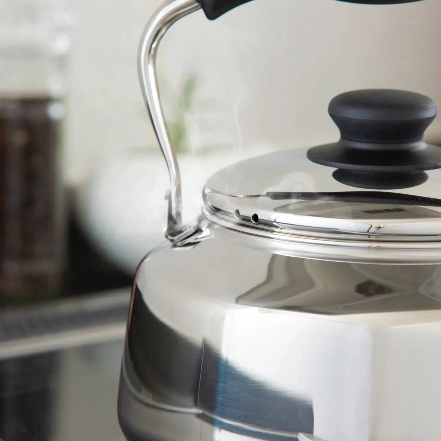 Sori Yanagi Stainless Steel Induction Kettle (Mirror Finish) 10 Sori Yanagi Stainless Steel Induction Kettle (Mirror Finish) - Image 8